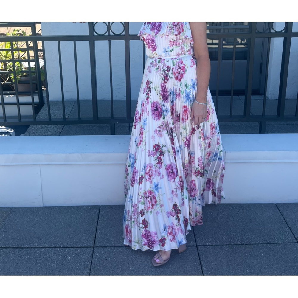 Monique Lhullier, satin “peony dream”strapless ball gown dress. Size 8. - Picture 14 of 14